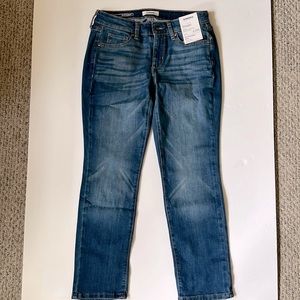 Sonoma women’s straight mid rise blue jeans. Size 4PR. With tags, never worn.